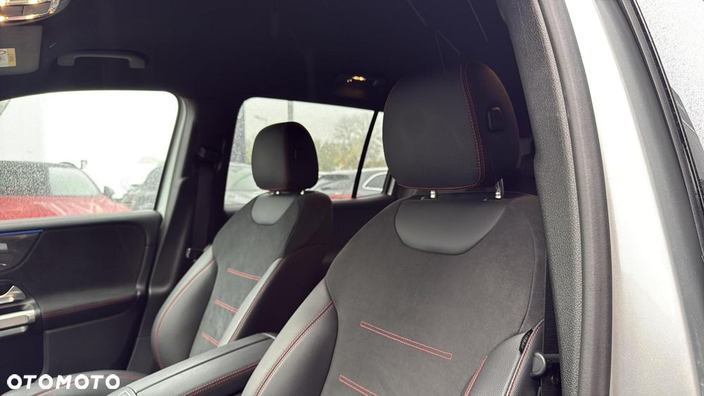 Mercedes-Benz GLB - 15