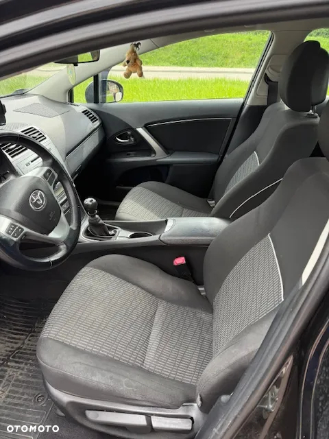 Toyota Avensis 1.6 Active - 9