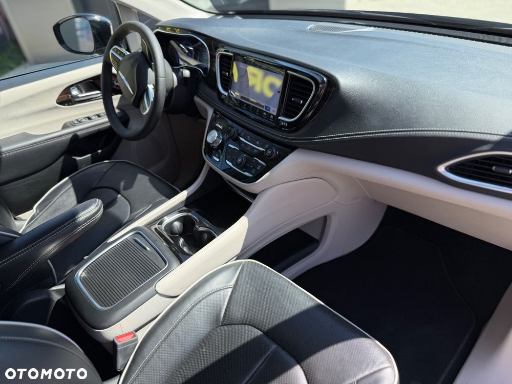 Chrysler Pacifica - 22