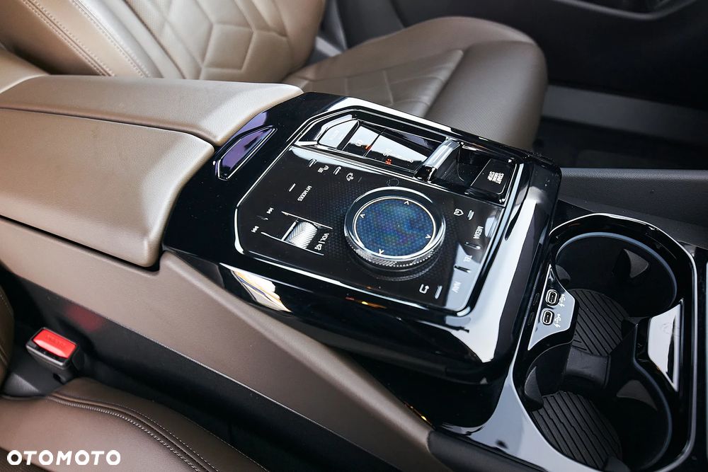 BMW Seria 5 520i mHEV - 32