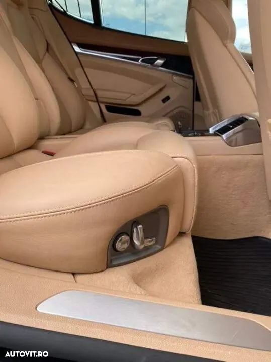 Porsche Panamera Turbo PDK - 23