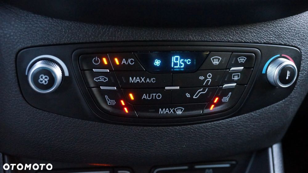 Ford Tourneo Courier 1.0 EcoBoost Trend - 25