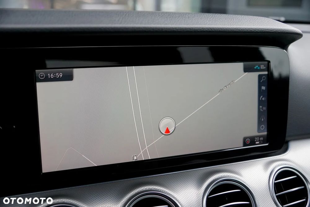 Mercedes-Benz Klasa E 220 d 4-Matic 9G-TRONIC - 32