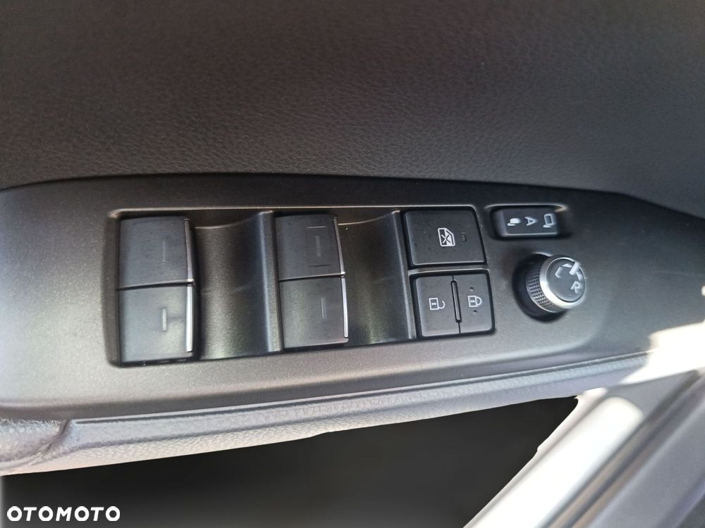 Toyota Camry - 24