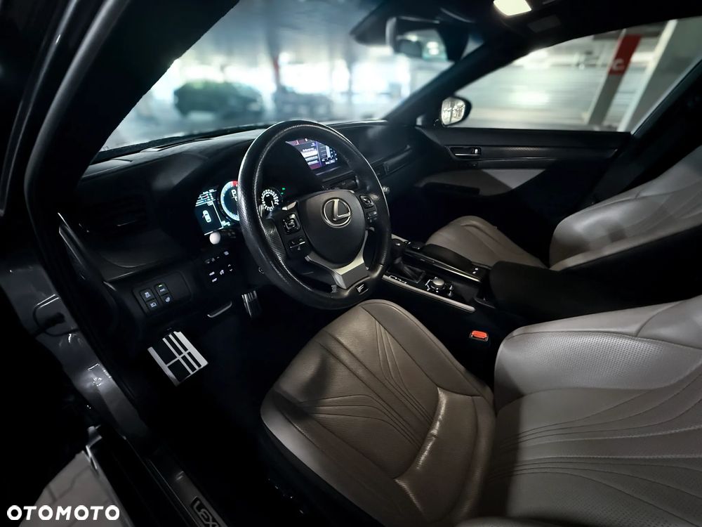 Lexus GS F - 32