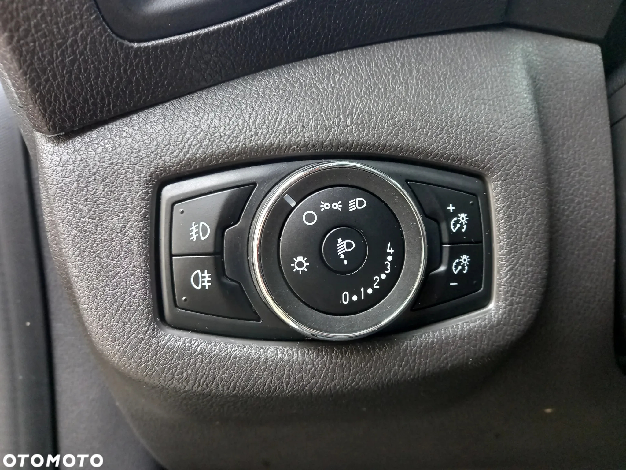 Ford Tourneo Connect Grand - 29