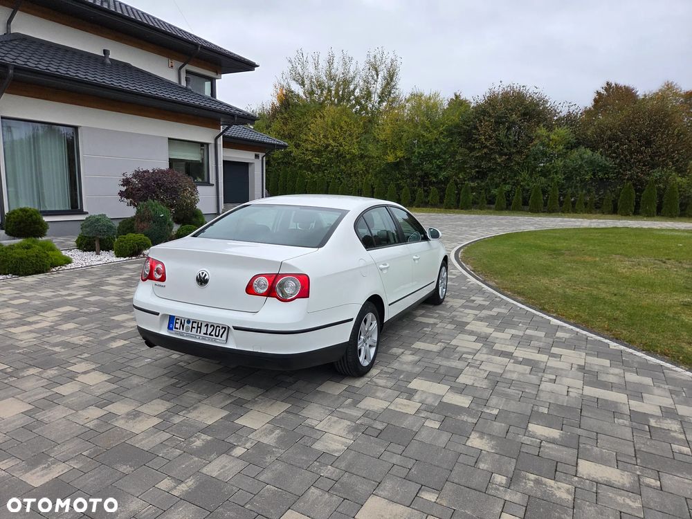 Volkswagen Passat 1.6 Exclusive - 14