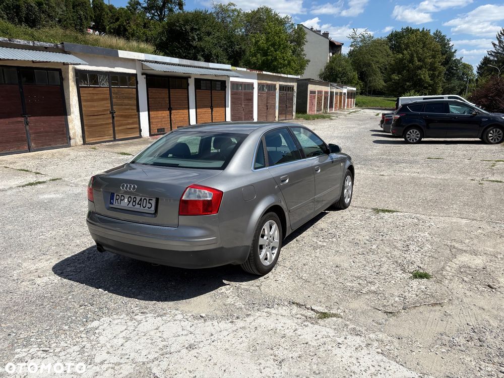 Audi A4 Limousine - 5