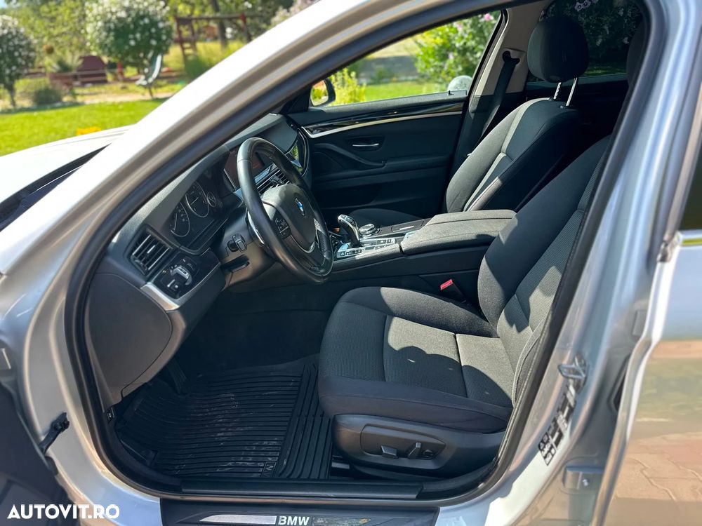 BMW Seria 5 525d xDrive AT - 12