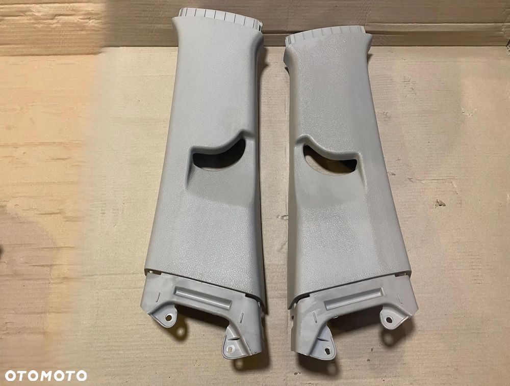 Osłona słupka środkowego prawa lewa 62411-0D160 Toyota Yaris III 2019r. OE - 1