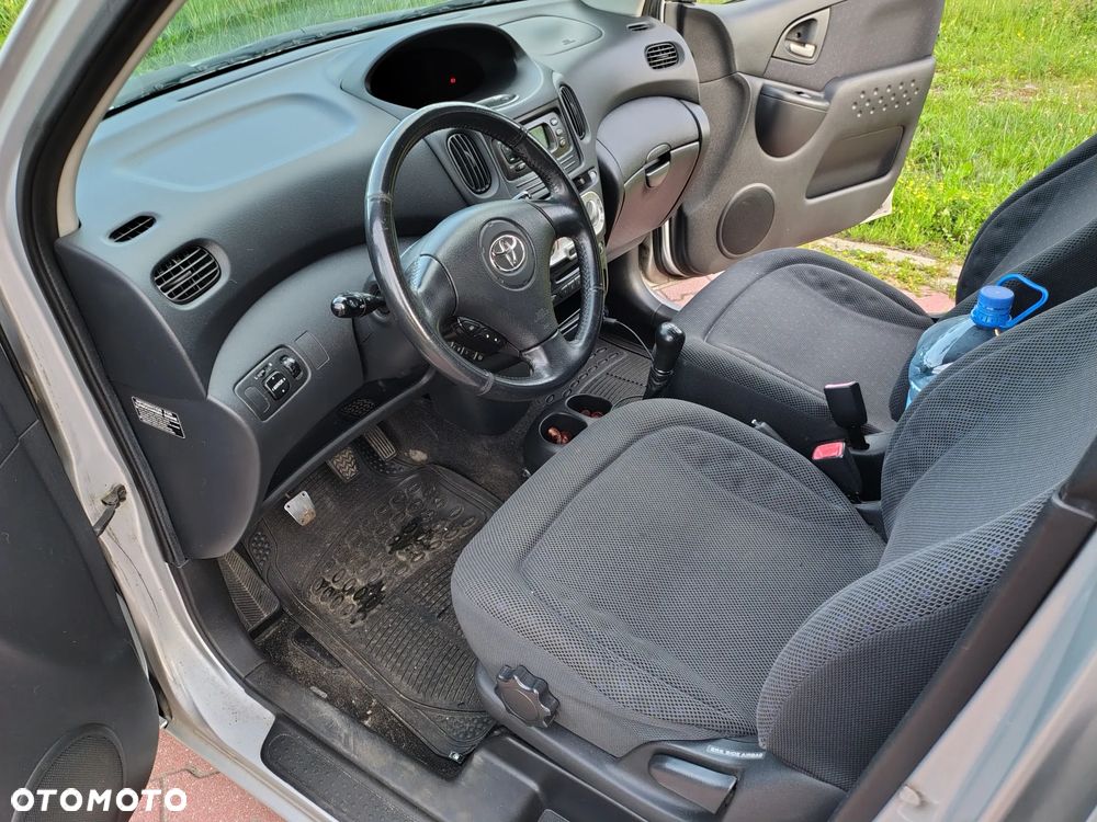 Toyota Yaris Verso 1.4 D-4D Sol - 12