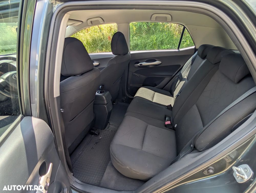 Toyota Auris 1.4 Terra - 4