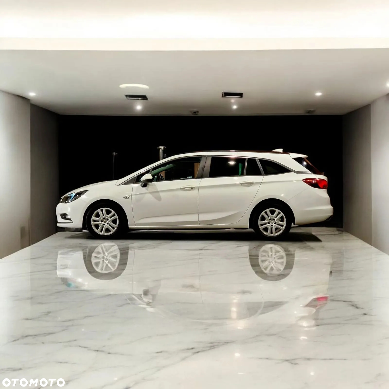 Opel Astra 1.6 D (CDTI) Sports Tourer Edition - 2