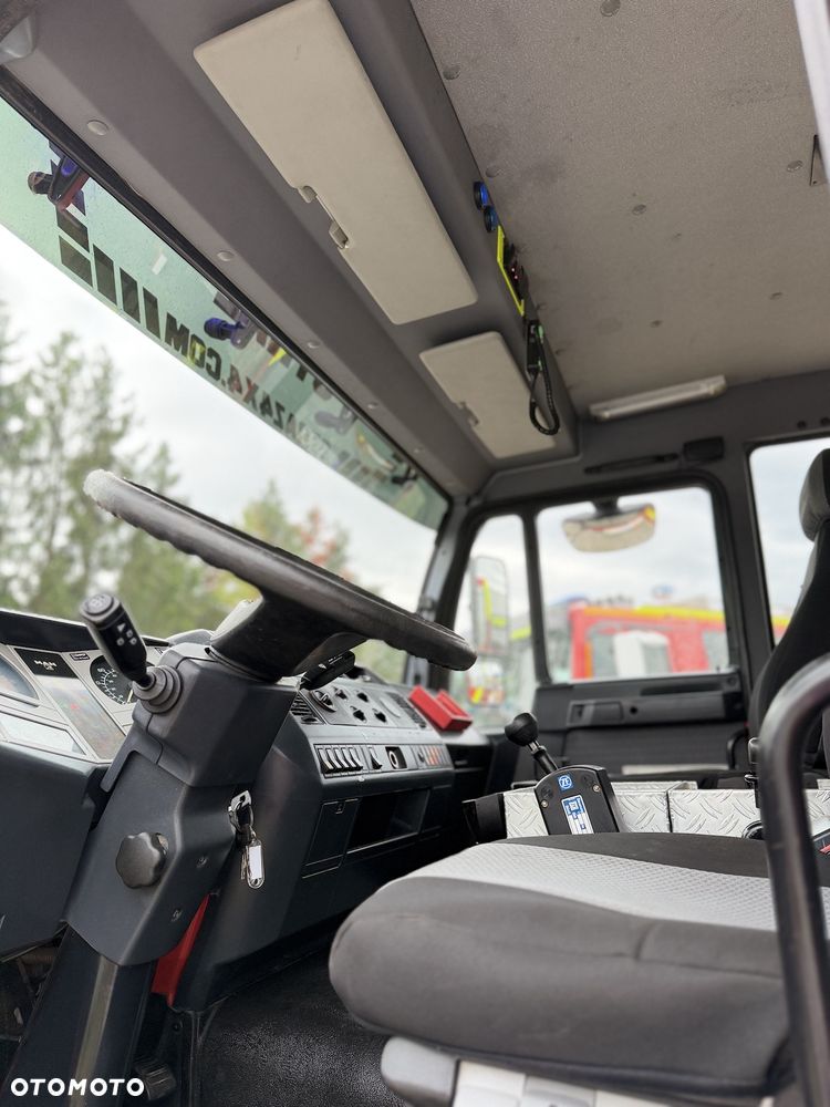 MAN Straż pożarna pojazd pożarniczy wóz strażacki MAN GBA średni terenowy- uterenowiony 4x4 CNBOP 3000l wody reduktor blokada tylnego mostu, maszt oświetleniowy - 9