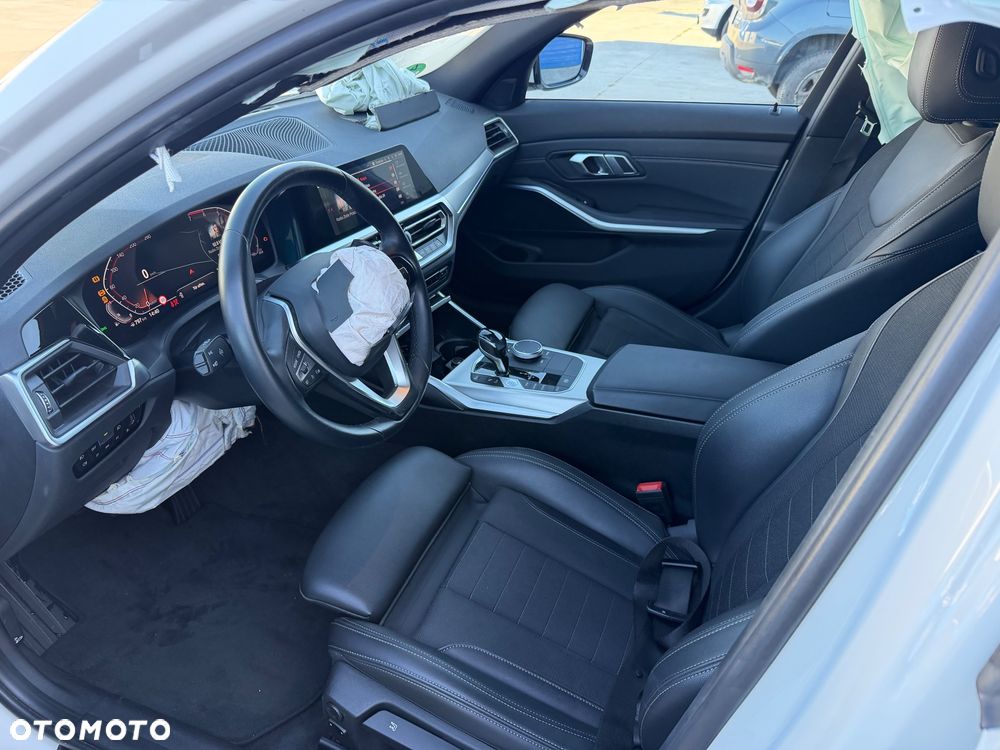 BMW Seria 3 330i Sport Line - 12