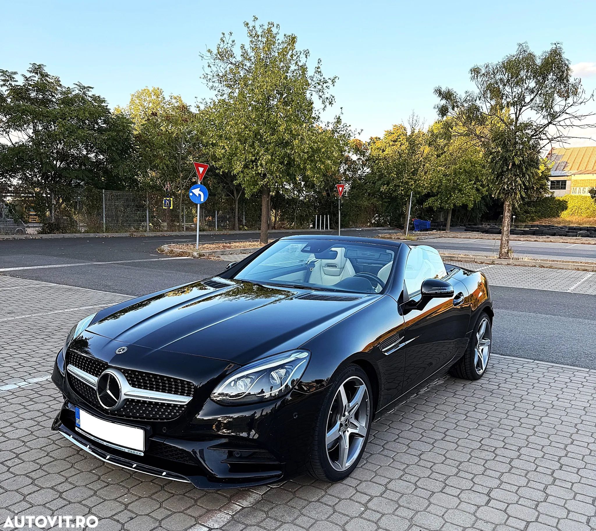 Mercedes-Benz SLC - 1