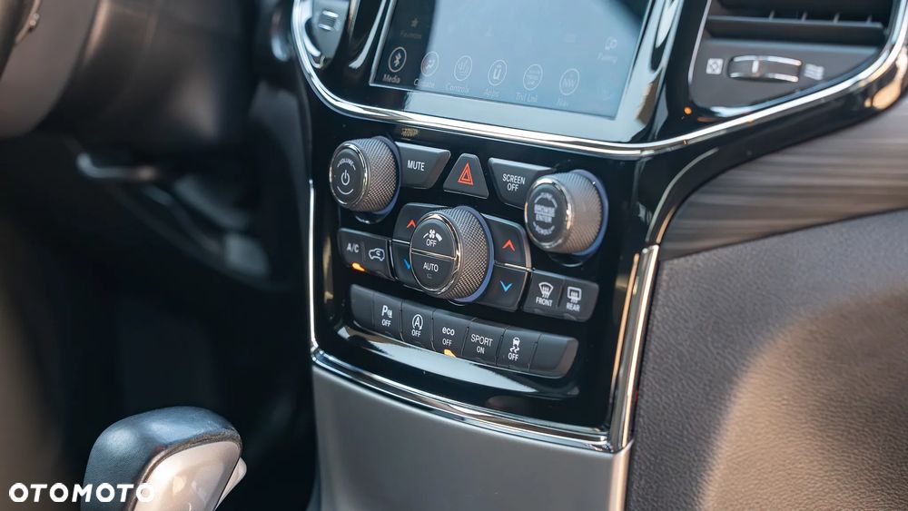 Jeep Grand Cherokee - 23