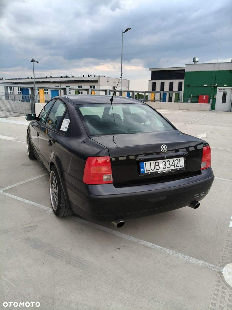 Volkswagen Passat - 4