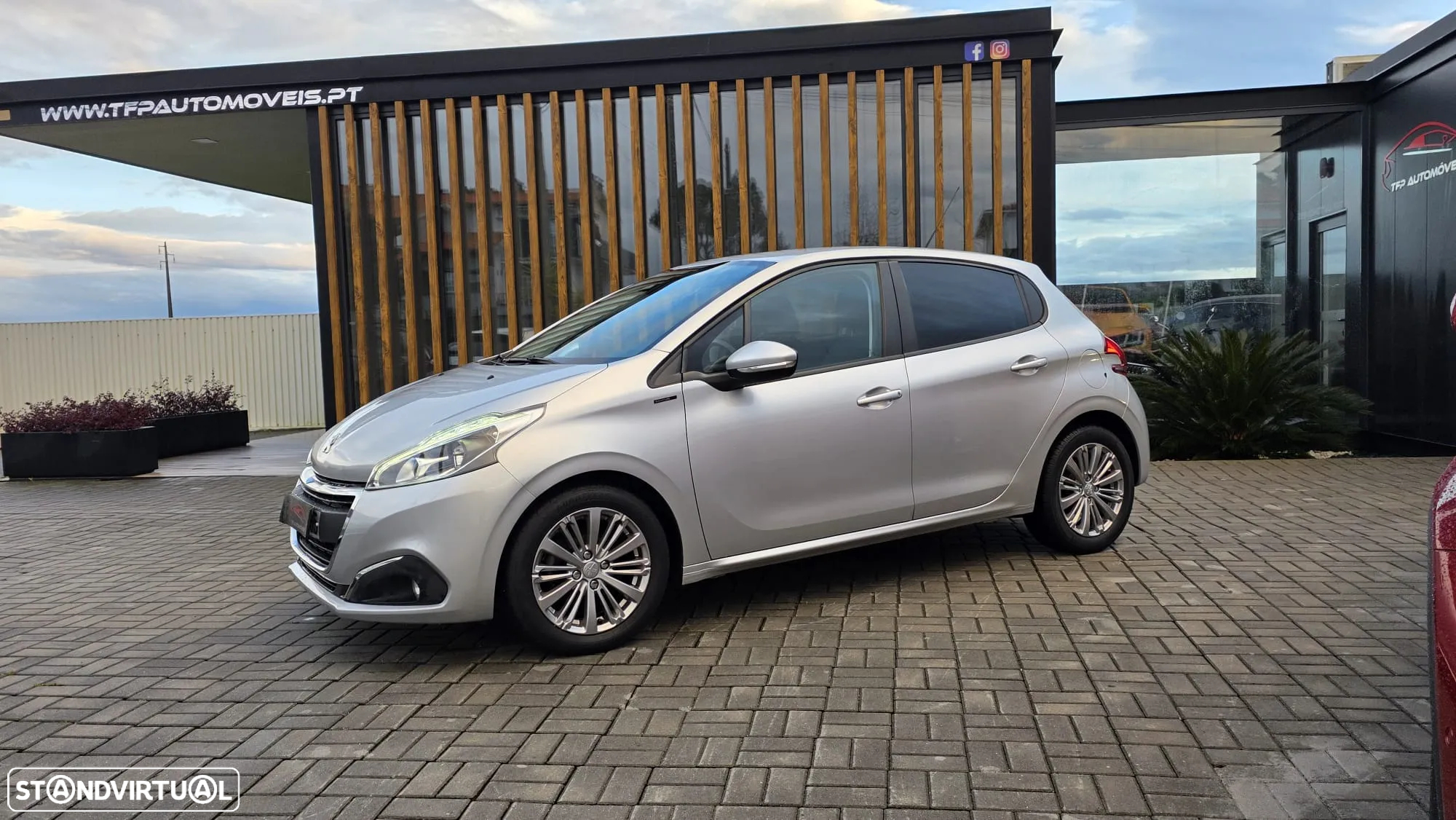 Peugeot 208 1.5 BlueHDi Signature - 3