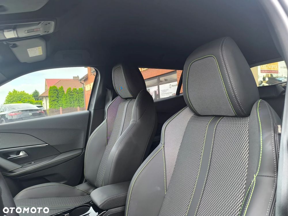 Peugeot 2008 Hybrid 136 e-DSC GT - 29