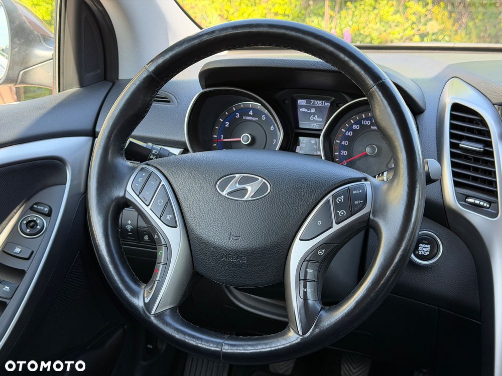 Hyundai i30 blue Kombi 1.4 YES Gold - 14
