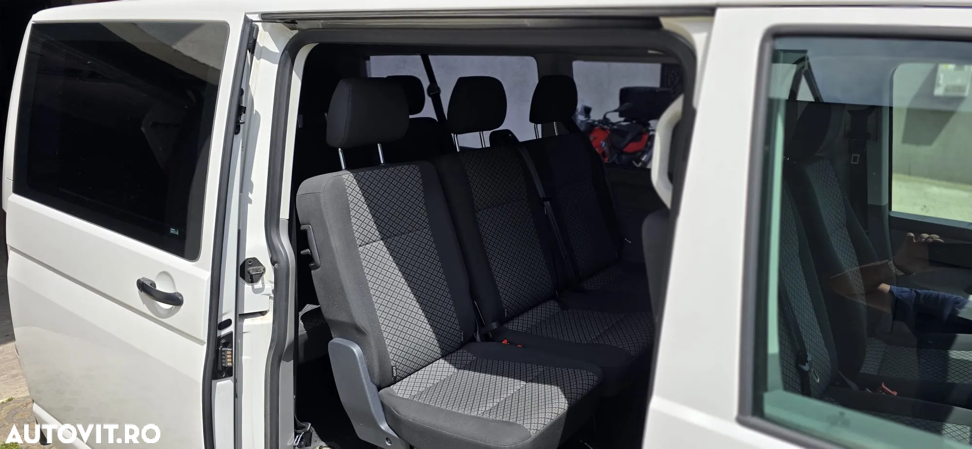 Volkswagen Caravelle - 4
