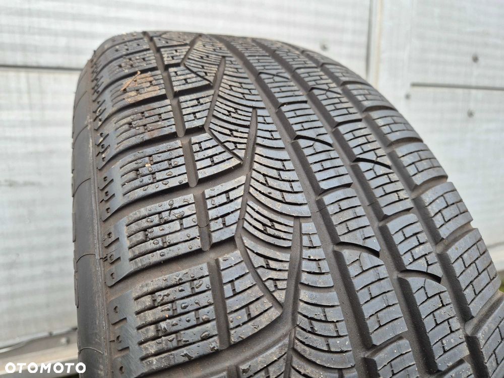 1x OPONA ZIMOWA 245/50/18 Pirelli Sotto Zero Winter 210 S II RFT (*)