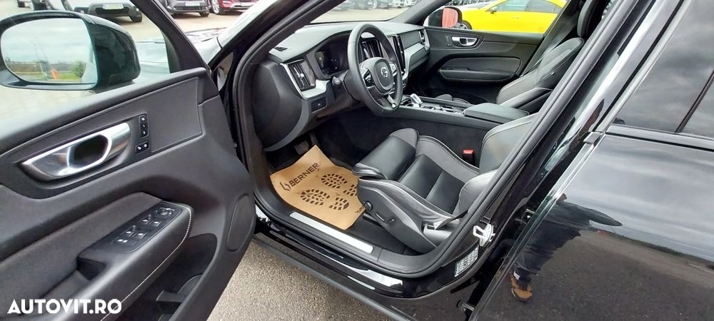 Volvo XC 60 B4 MHEV AT AWD Plus Dark - 10