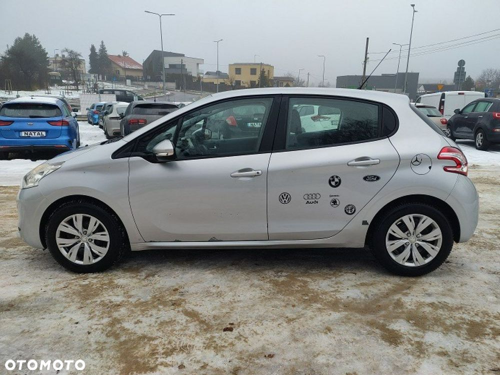 Peugeot 208 - 10