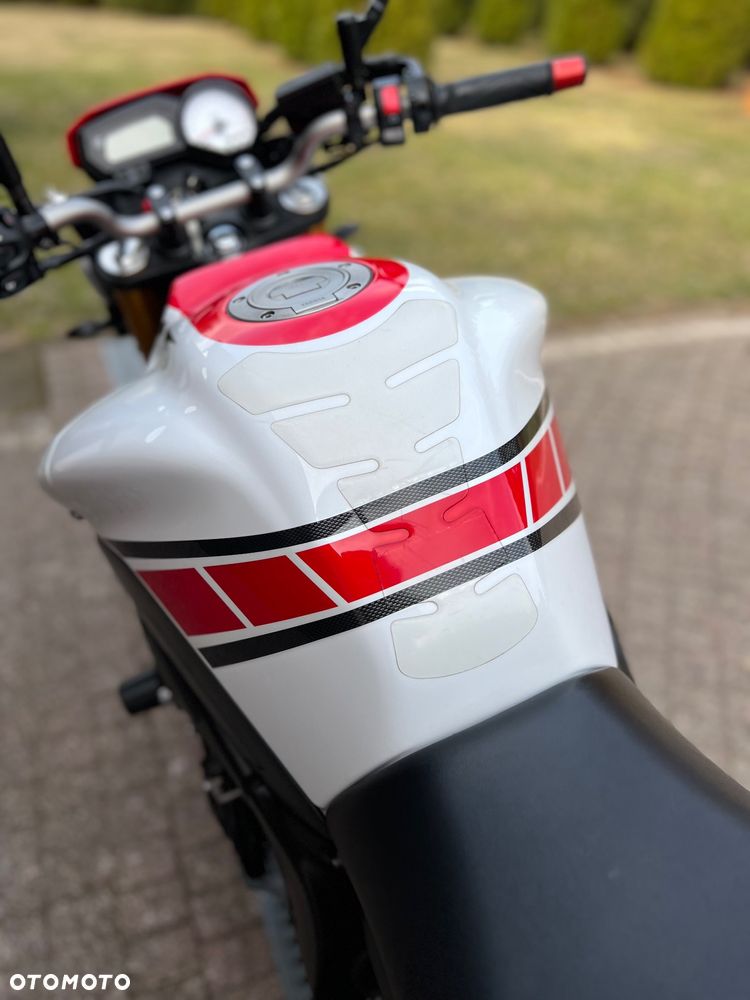 Yamaha FZ8 - 18