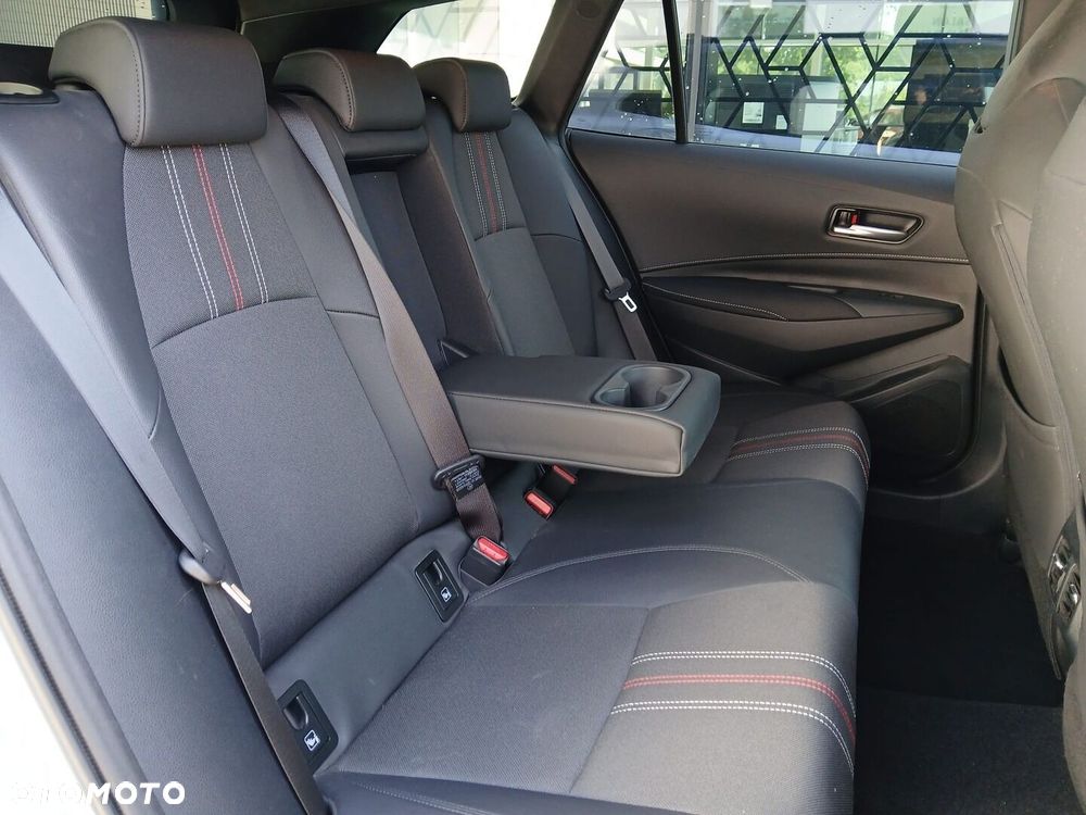 Toyota Corolla 2.0 Hybrid GR Sport - 28