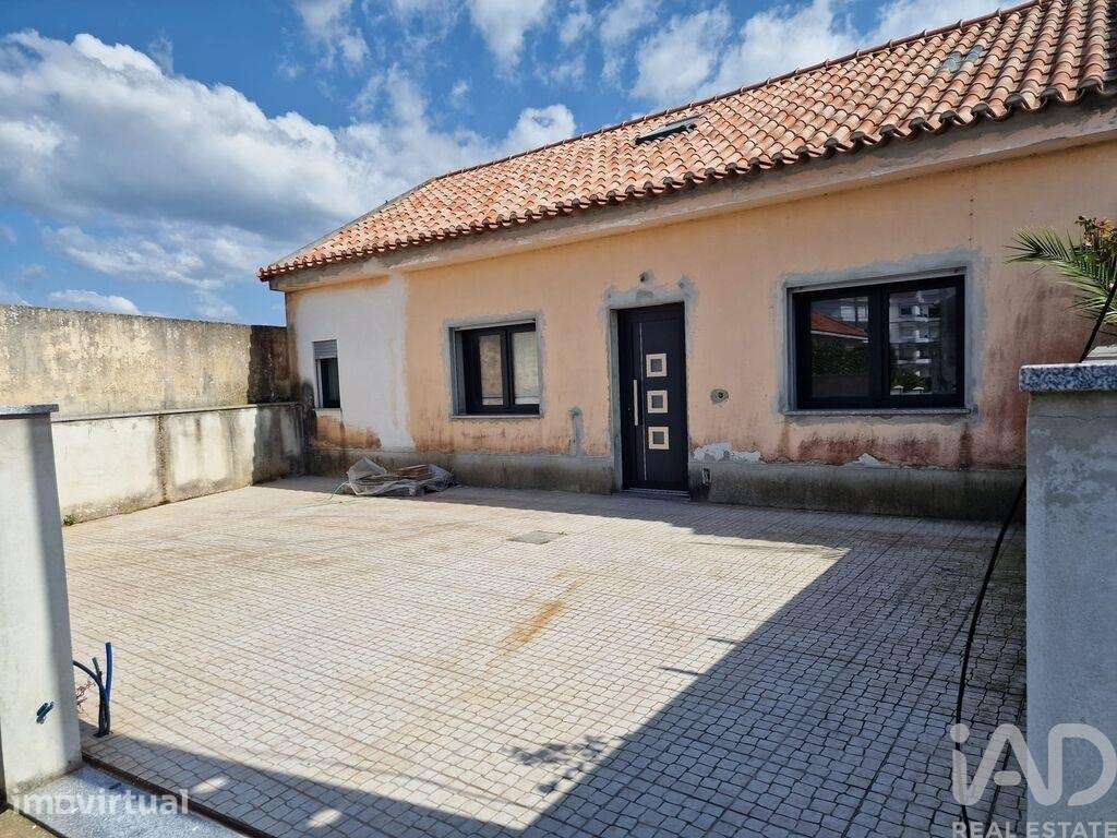Casa / Villa T4 em Bombarral e Vale Covo de 200 m2 - Grande imagem: 2/19
