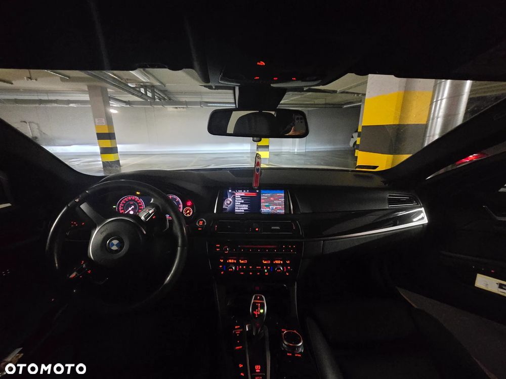 BMW Seria 5 530d xDrive - 7