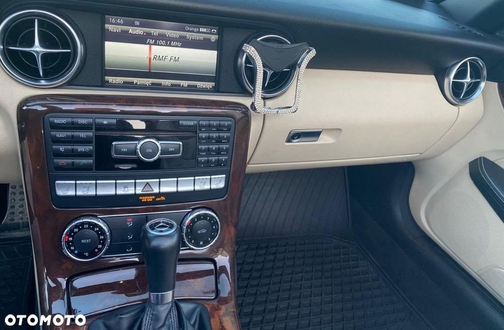 Mercedes-Benz SLK 250 CGI - 25