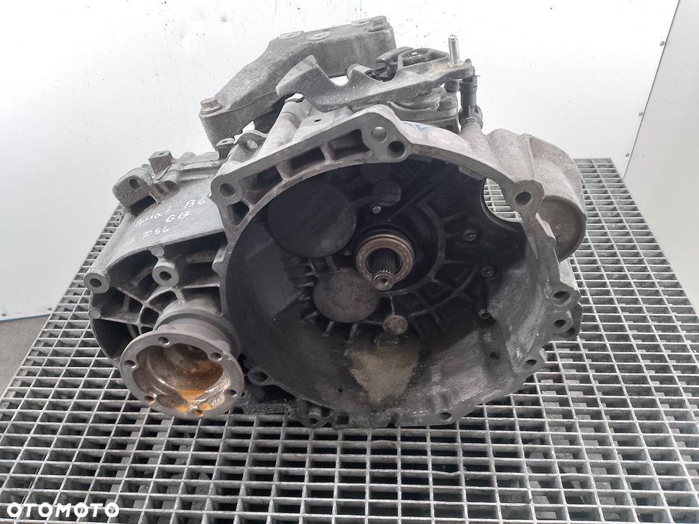 SKRZYNIA BIEGÓW MANUALNA VW PASSAT B6 HDV 2.0 TDI - 1