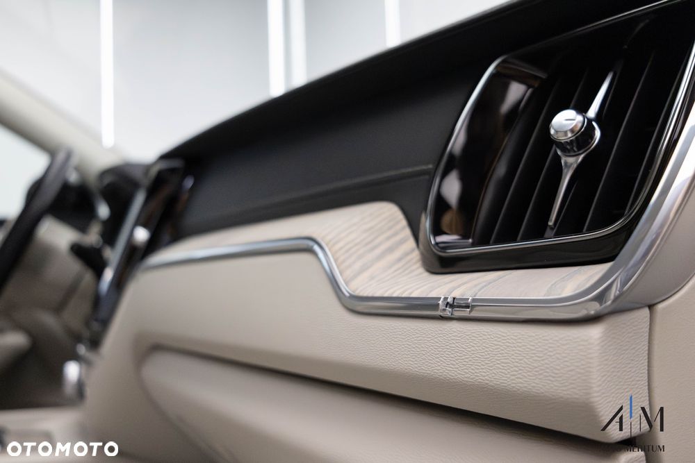 Volvo XC 60 B4 D AWD Plus Bright - 21