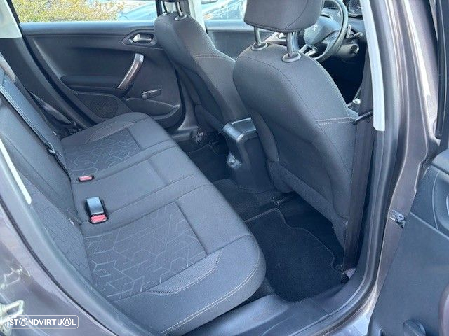 Peugeot 2008 1.6 e-HDi Allure 2-Tronic - 4