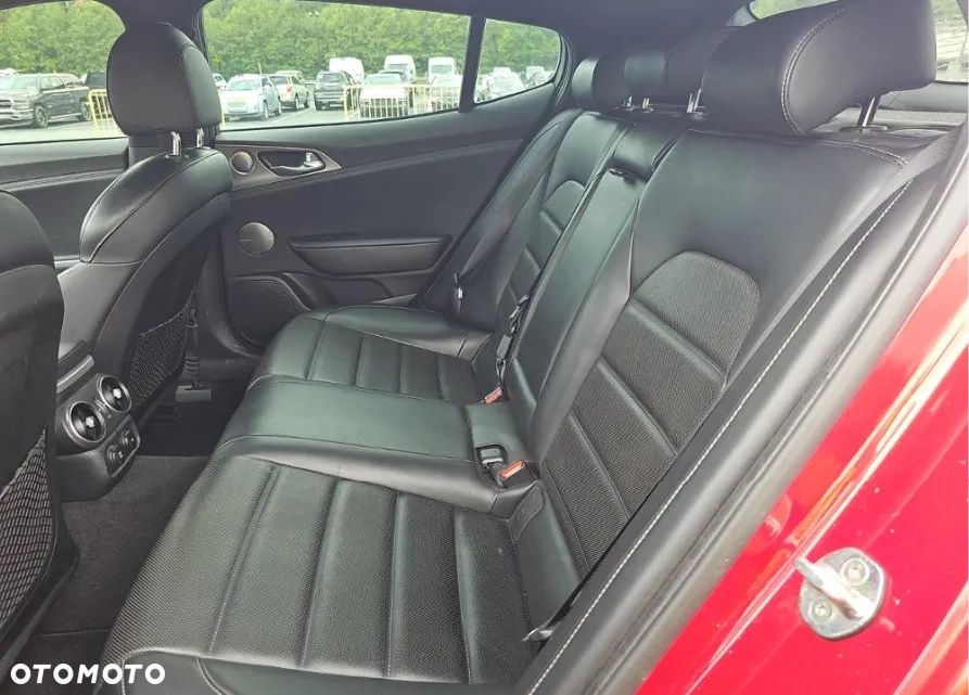 Kia Stinger - 11