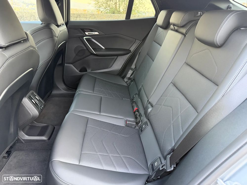 BMW iX2 eDrive20 Pack Desportivo M - 9