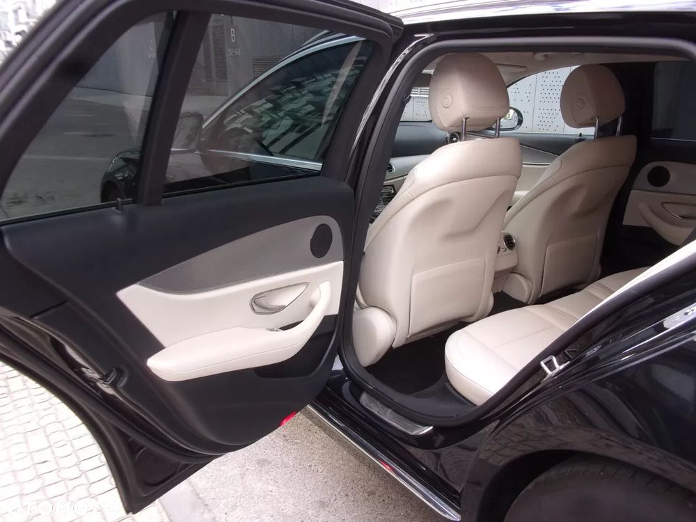 Mercedes-Benz Klasa E 220 d 4-Matic 9G-TRONIC - 15