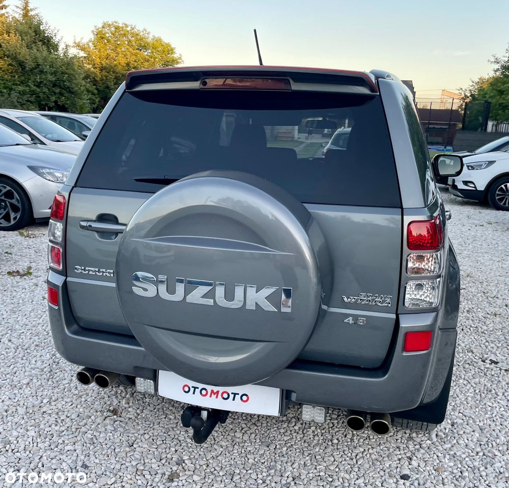 Suzuki Grand Vitara 2.0 Club Family - 24