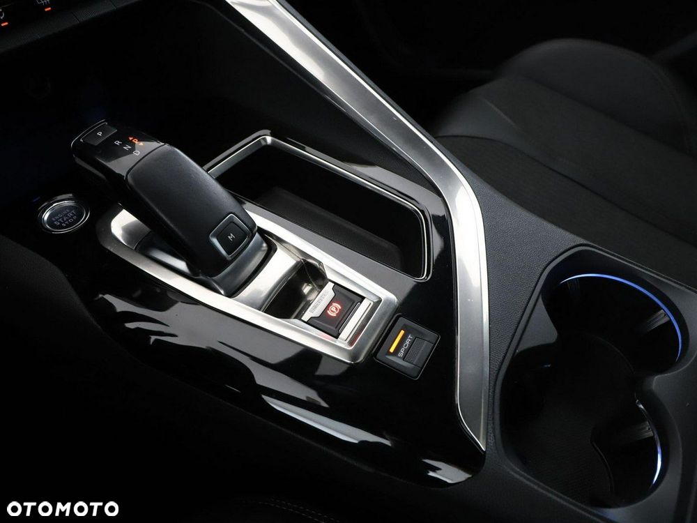 Peugeot 3008 1.6 PureTech GPF GT Line S&S EAT8 - 31