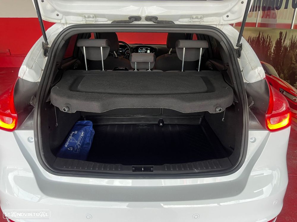 Ford Focus 1.5 TDCi ST-Line DPS - 28