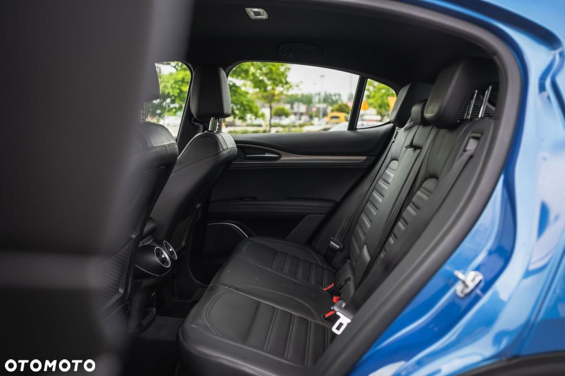 Alfa Romeo Stelvio - 32