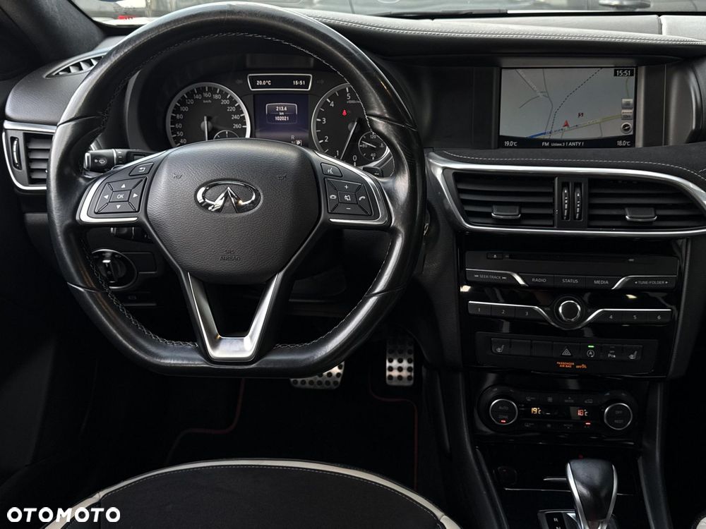 Infiniti Q30 2.0t Sport City Black AWD 7DCT - 13