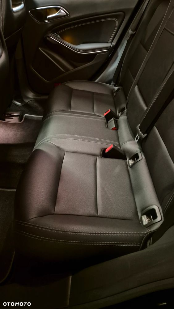 Mercedes-Benz CLA 250 4Matic 7G-DCT AMG Line - 16