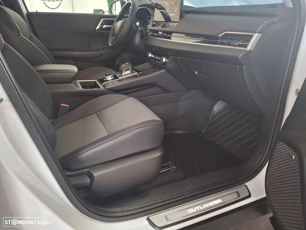 Mitsubishi Outlander 2.4 PHEV Sport Edition - 25