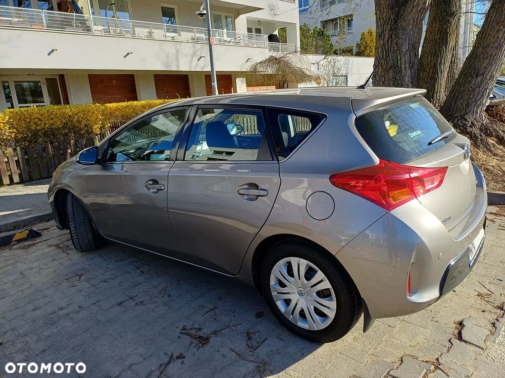 Toyota Auris 1.6 Premium + - 4