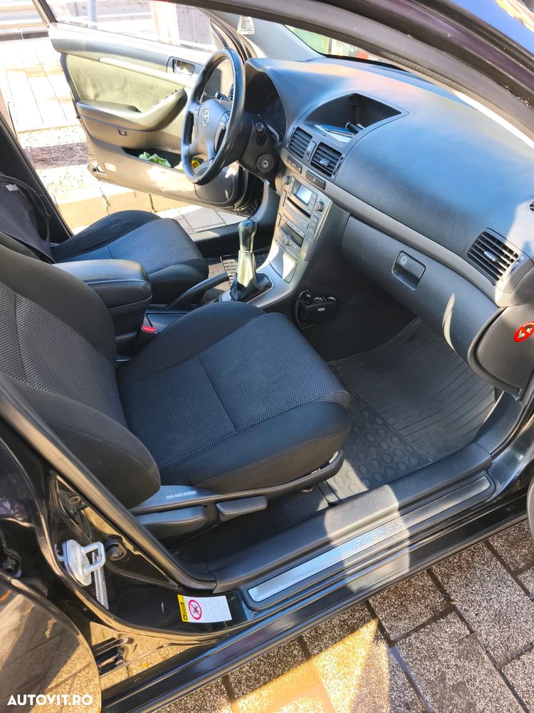 Toyota Avensis 1.8 Comfort - 10
