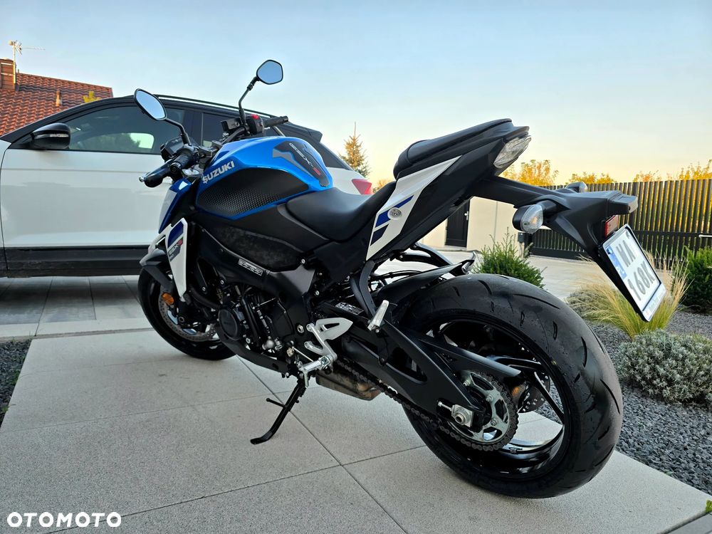 Suzuki GSX - 3